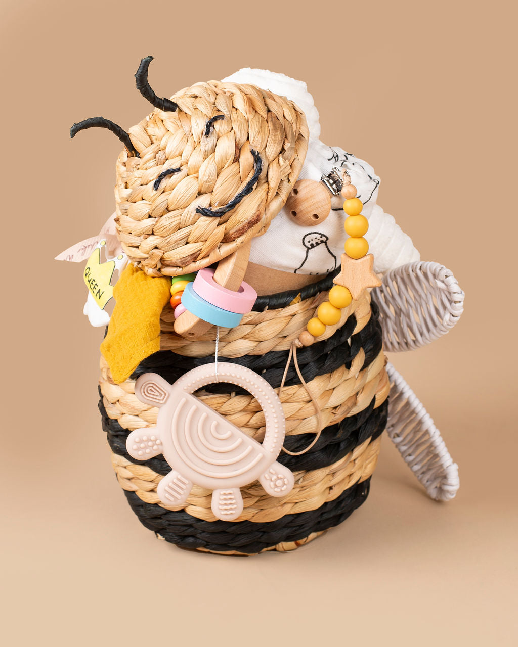 Classic Bumblebee Hamper with Lid - Buzzing with Love