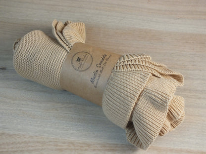 Deluxe Wonder Bumblebee Hamper with Lid - Buzzing with Love